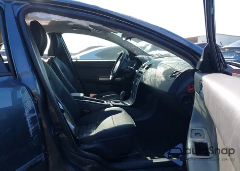 2010 Volvo S40 2.4I z USA, uszkodzony, nr VIN YV1382MS5A2490075